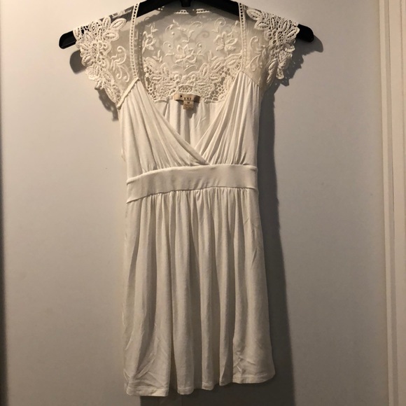 White Lace Top - Picture 1 of 3